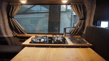 Peugeot Expert - Individualausbau - Aufstelldach - Küche mit Tisch