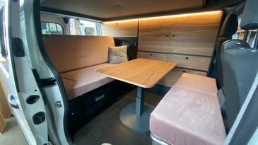Nissan Primastar - Innenraum -LED - Tisch -Sitzbank
