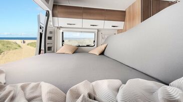 Bett mit Loungefunktion im VANTourer 600 L