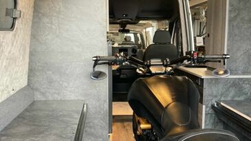 Mercedes Sprinter - Heckansicht - Motorradgarage