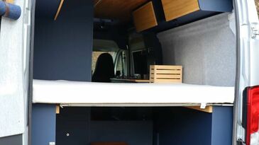 Citroen Jumper Komplettausbau - Heckansicht - Garage - Eiche