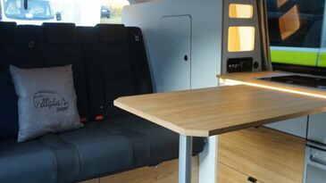 VW T6 - Aufstelldach - 3er Sitzbank -Weiß - Eiche - Filz - Tisch